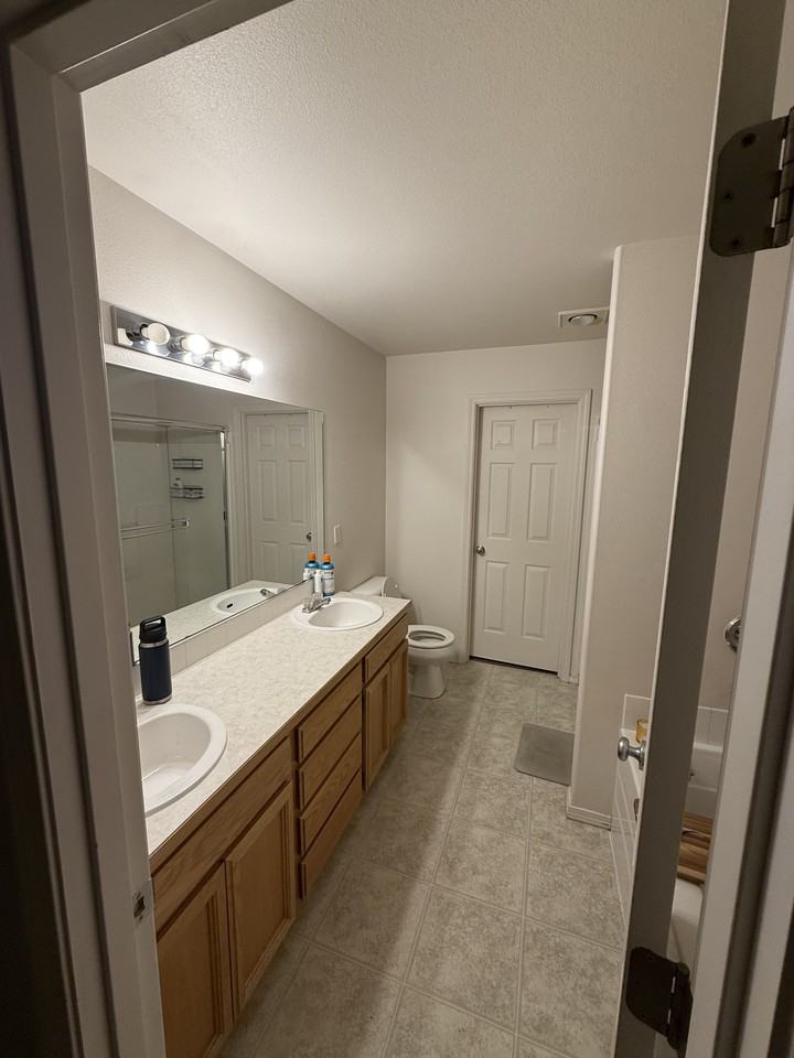 4910 Guemes Ln #2 - Photo 3 of 4