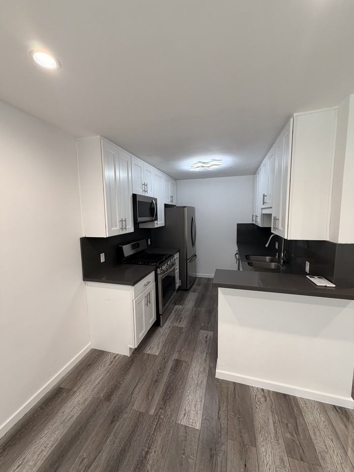 1953 Selby Ave #3 - Photo 6 of 25