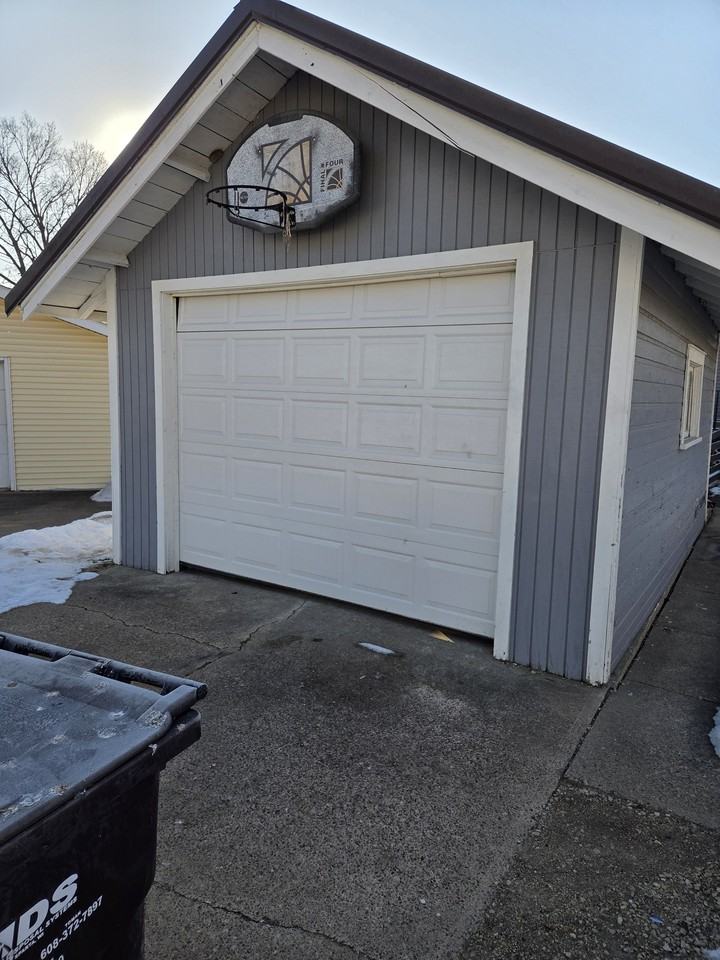 408 E Oak St #NA - Photo 3 of 16