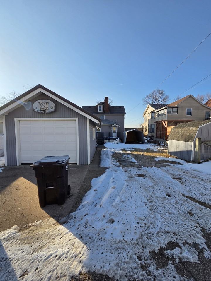 408 E Oak St #NA - Photo 4 of 16