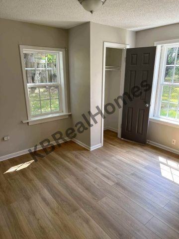 1038 N Claybrook St #1 - Photo 6 of 7