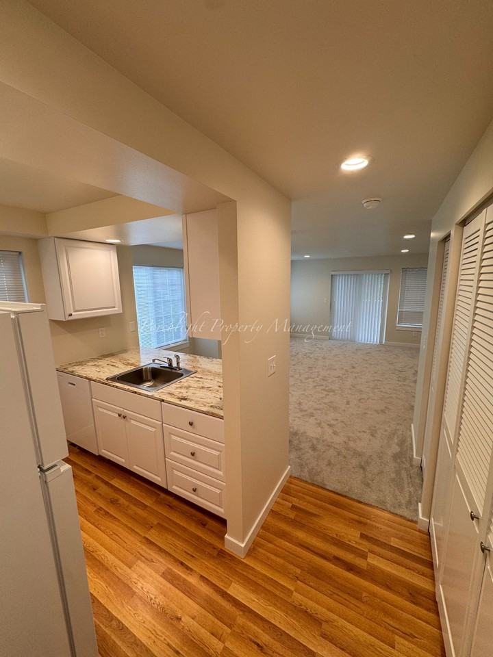 5660 Eagle Pkwy #1 - Photo 3 of 11