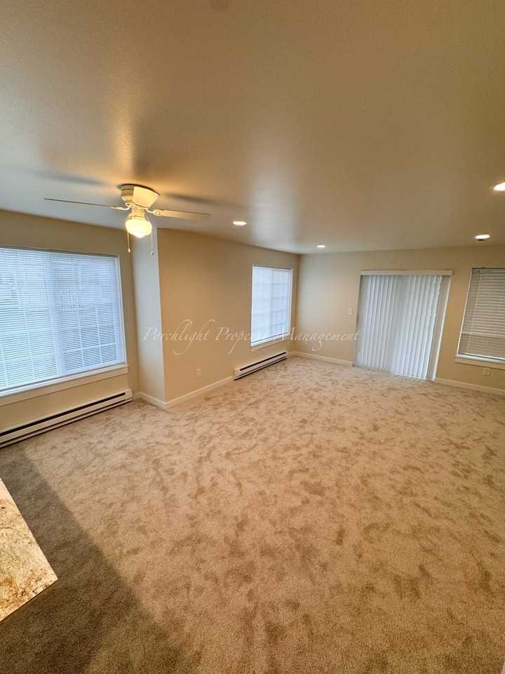 5660 Eagle Pkwy #1 - Photo 5 of 11