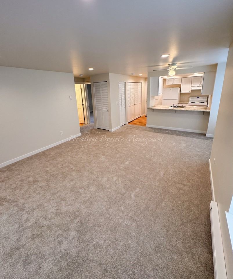 5660 Eagle Pkwy #1 - Photo 6 of 11