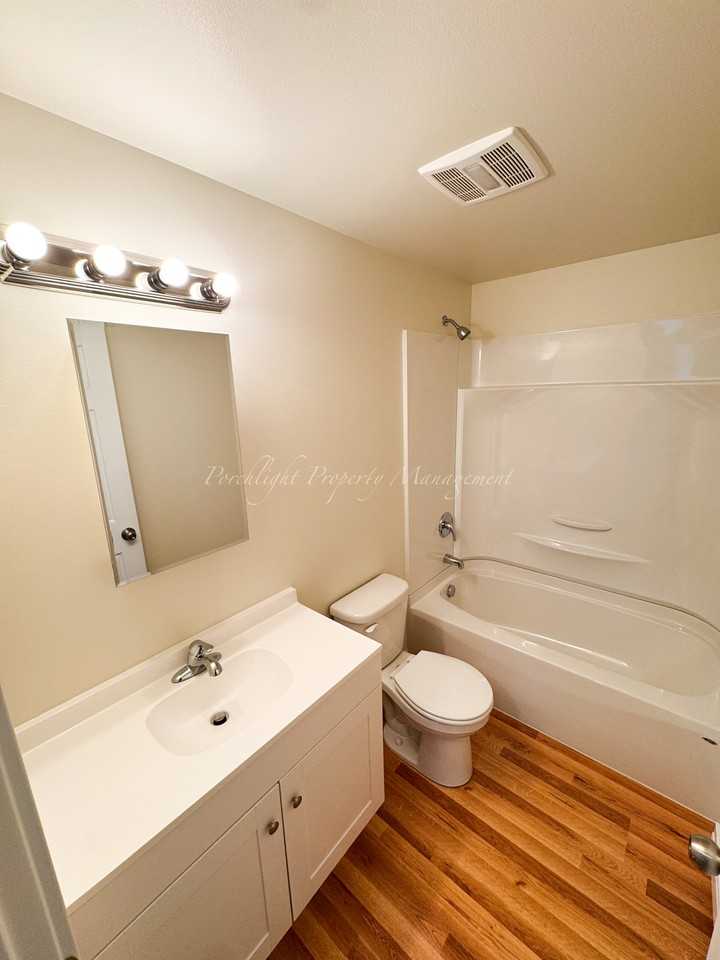 5660 Eagle Pkwy #1 - Photo 7 of 11
