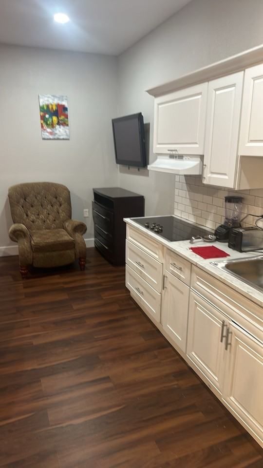 2525 Isabela Terrace, Unit studio - Photo 3 of 7