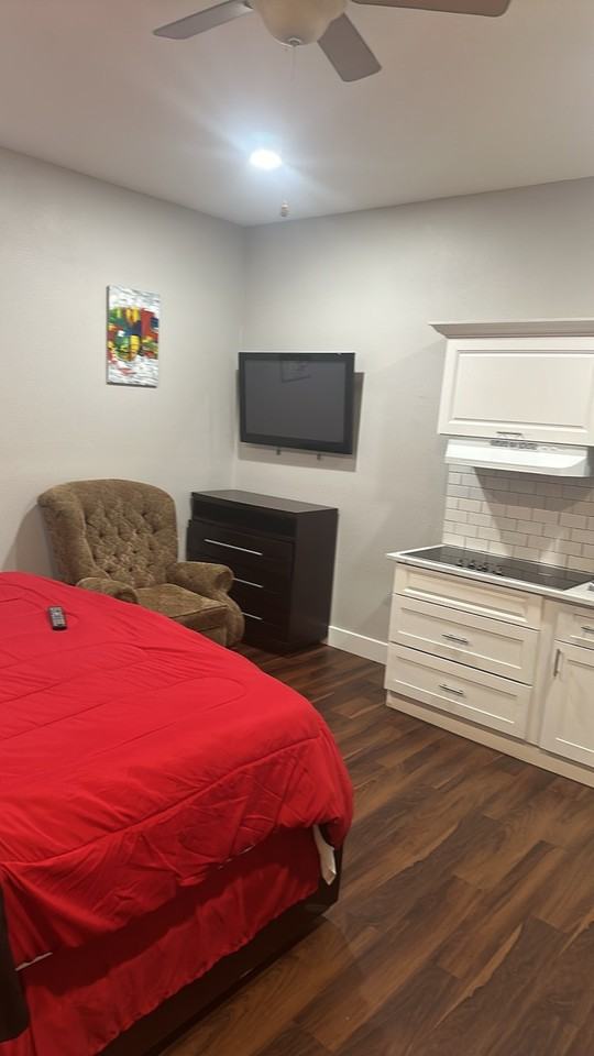 2525 Isabela Terrace, Unit studio - Photo 4 of 7