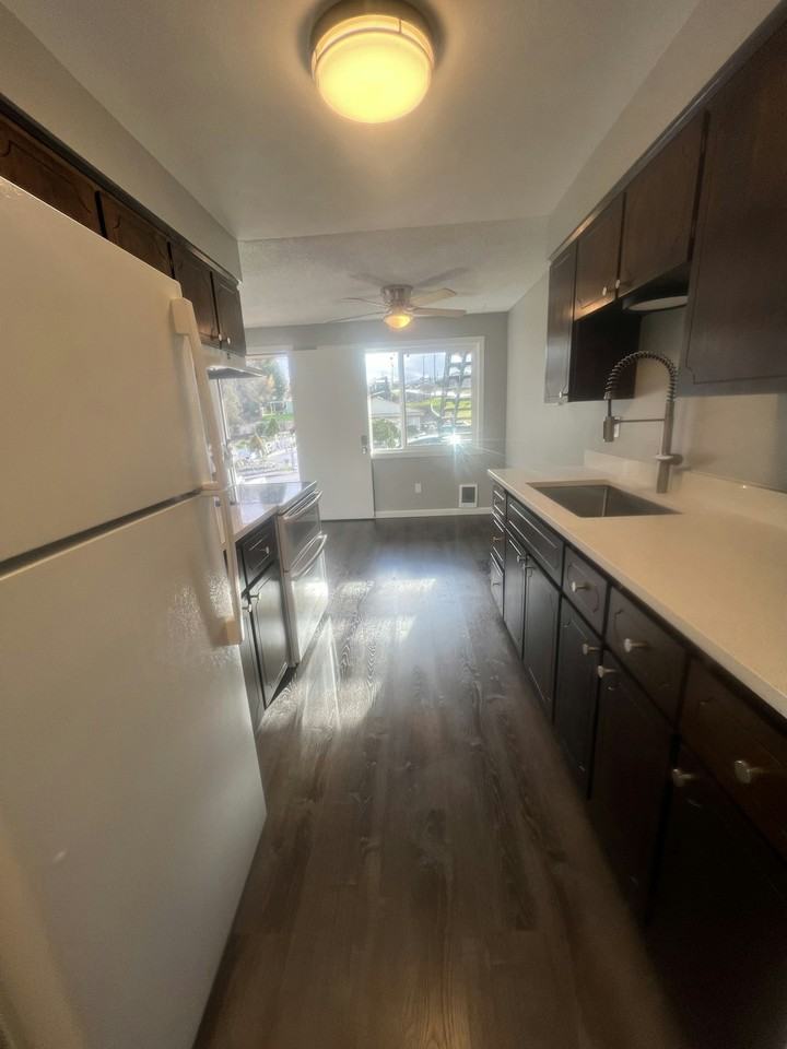 180 Southeast 3rd Street, Unit D - Photo 3 of 13