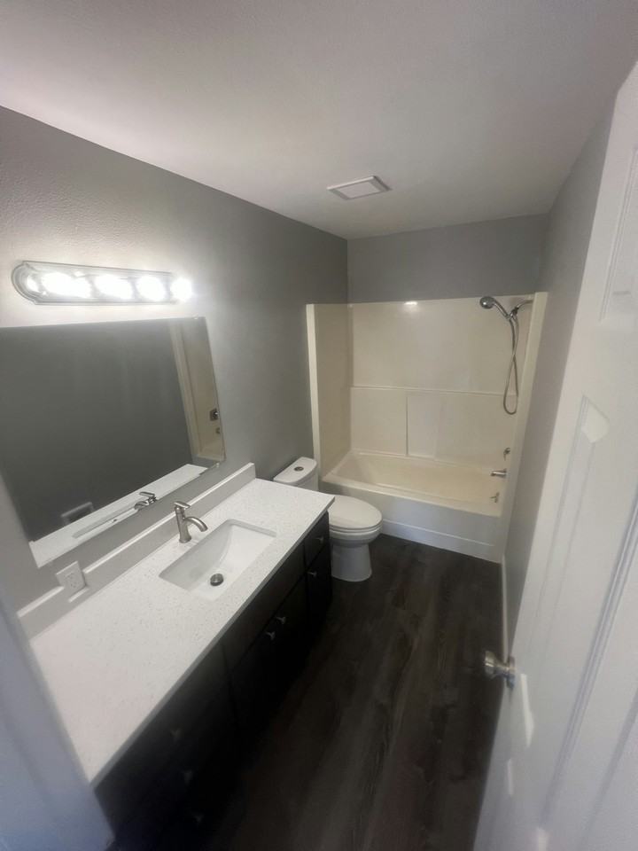 180 Southeast 3rd Street, Unit D - Photo 4 of 13