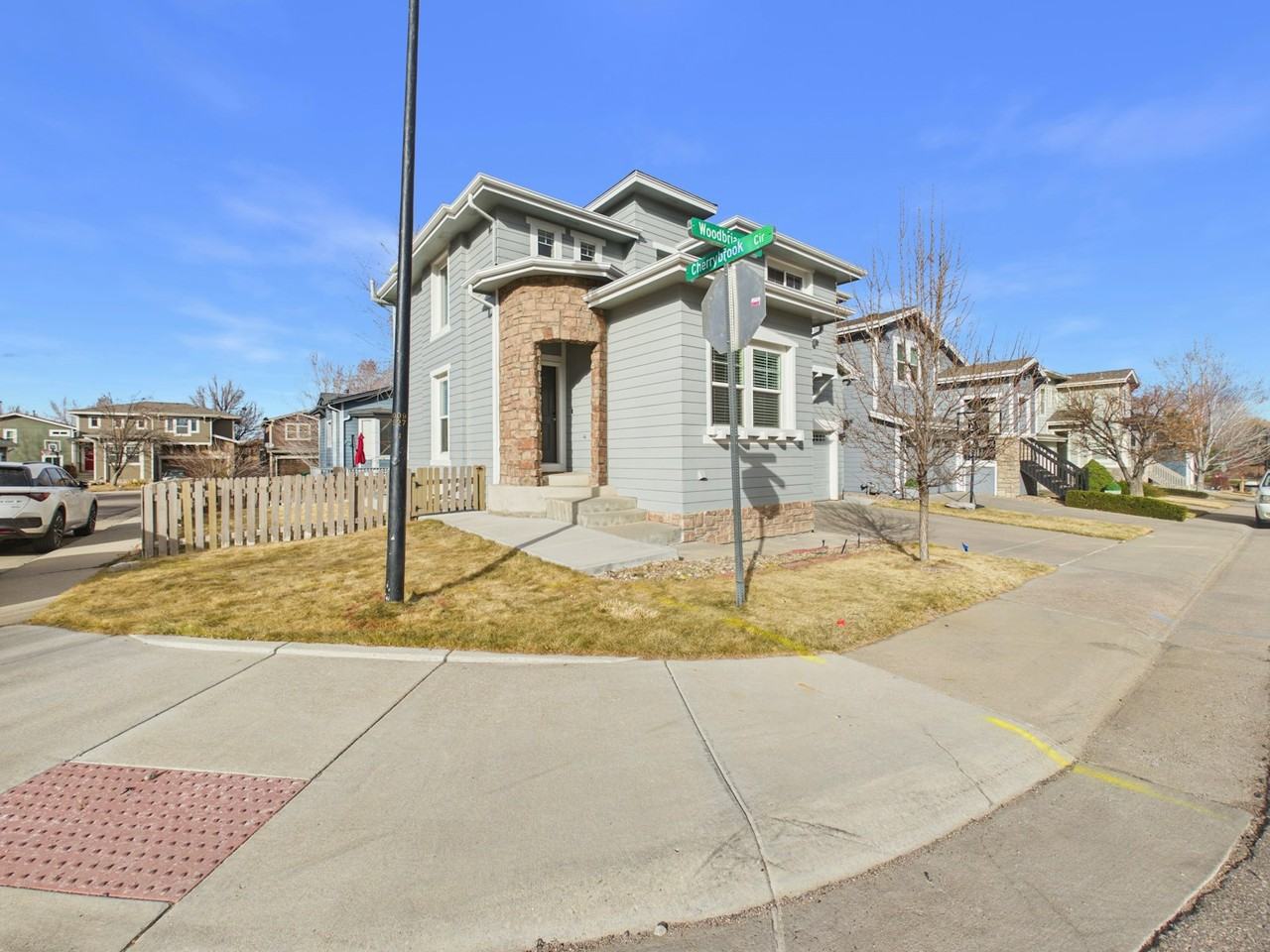 2899 Woodbriar Drive - Photo 3 of 34