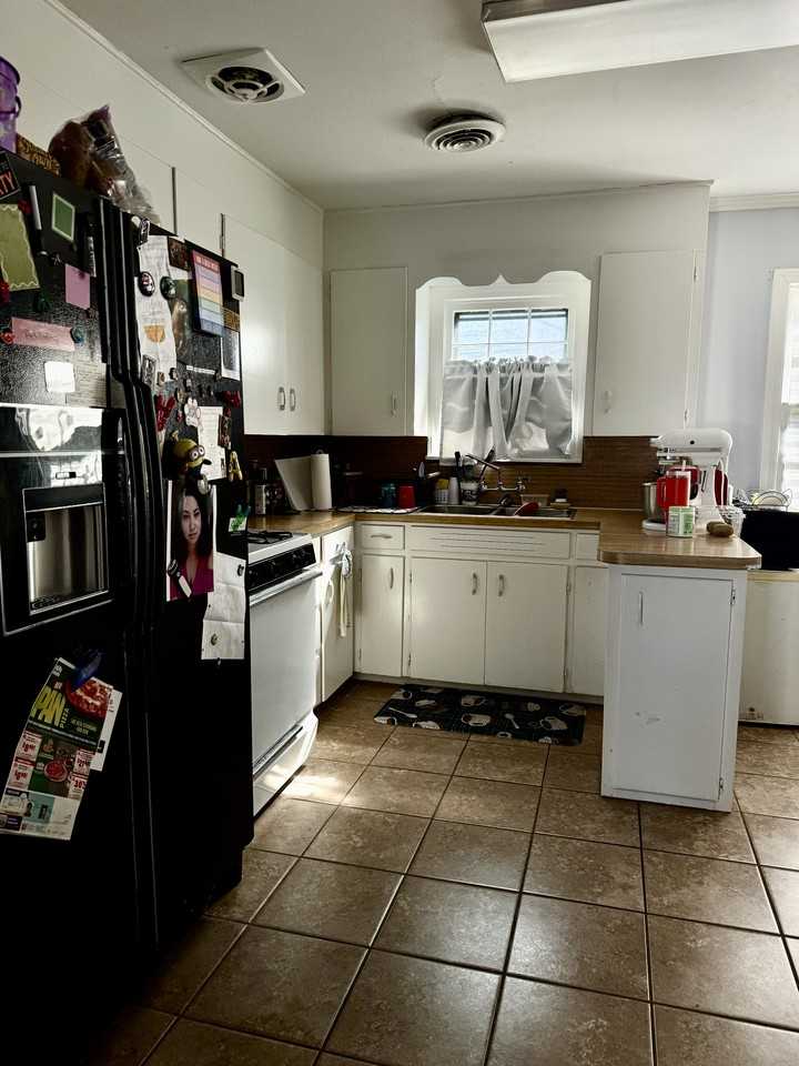 912 Garver St #1 - Photo 2 of 3