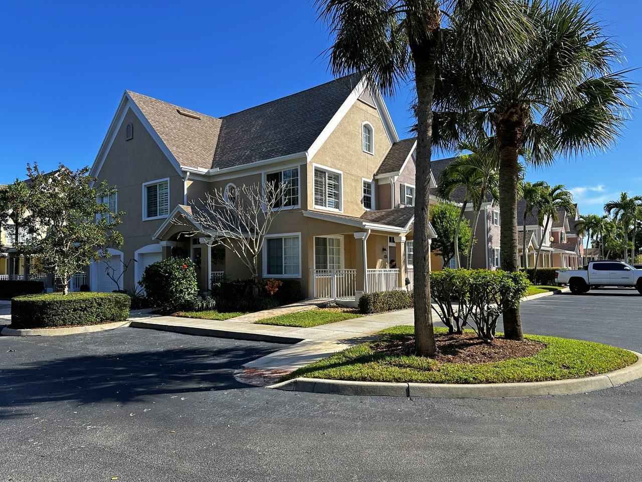 1593 Se Pomeroy St #7-4 - Photo 4 of 30