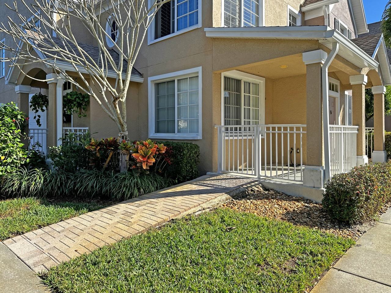 1593 Se Pomeroy St #7-4 - Photo 5 of 30