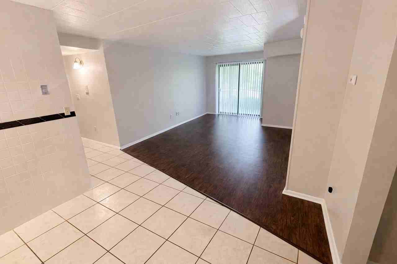 PINE VIEW APARTMENTS -- 059 - Photo 4 of 30