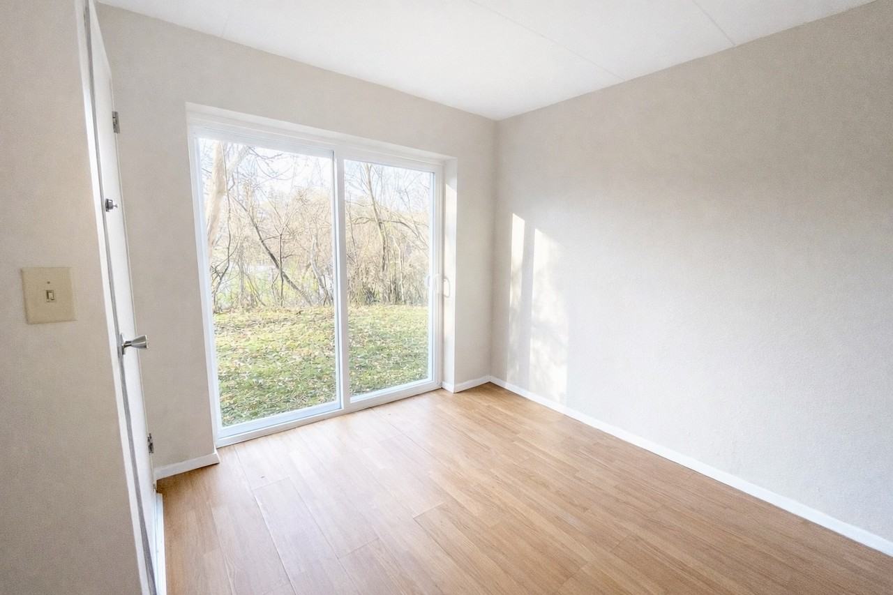 PINE VIEW APARTMENTS -- 059 - Photo 3 of 8