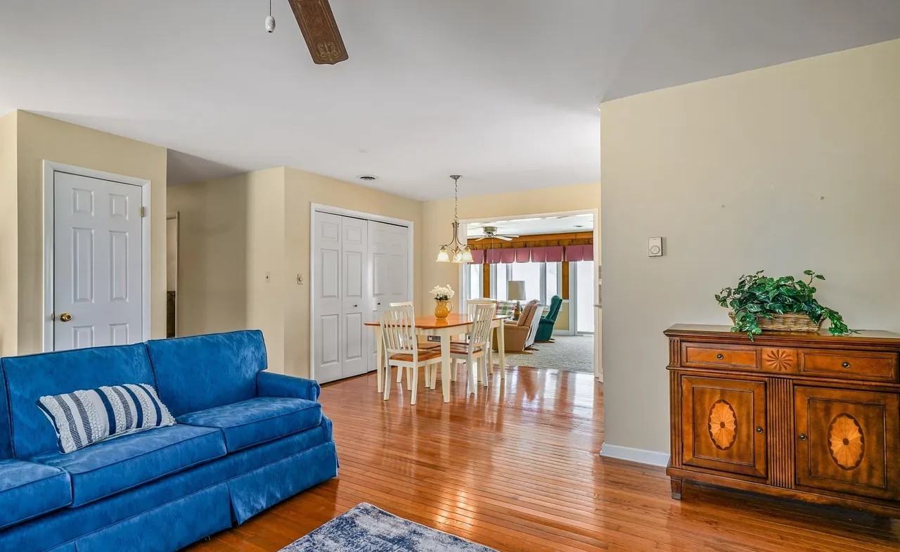 44 Pocahontas Dr - Photo 4 of 10