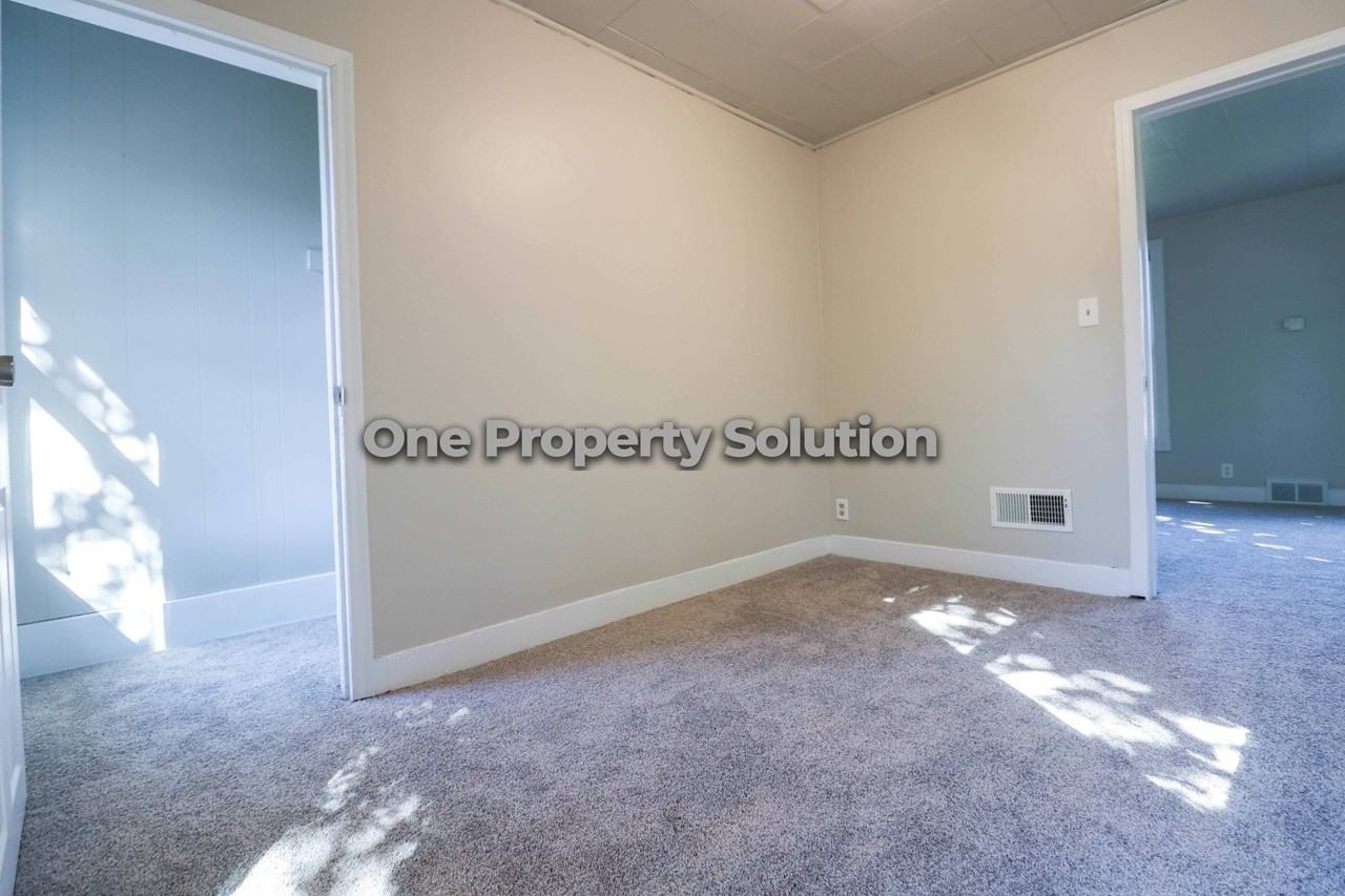 2480 Sullivan Street Apt 2 - Photo 6 of 15