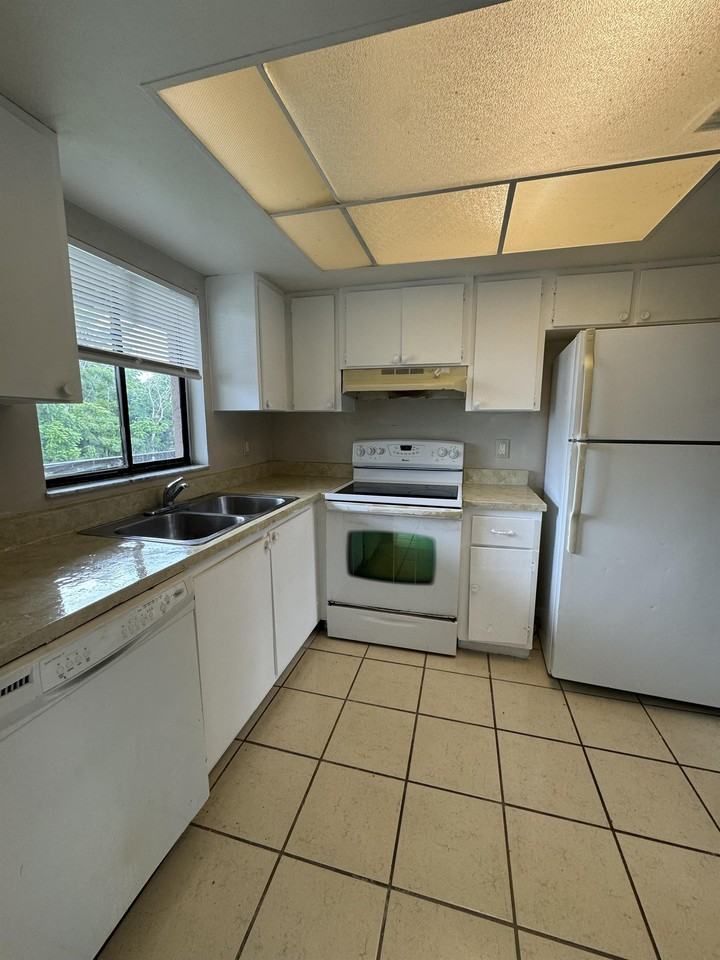 Dolphin Run. 90265 - Photo 2 of 11