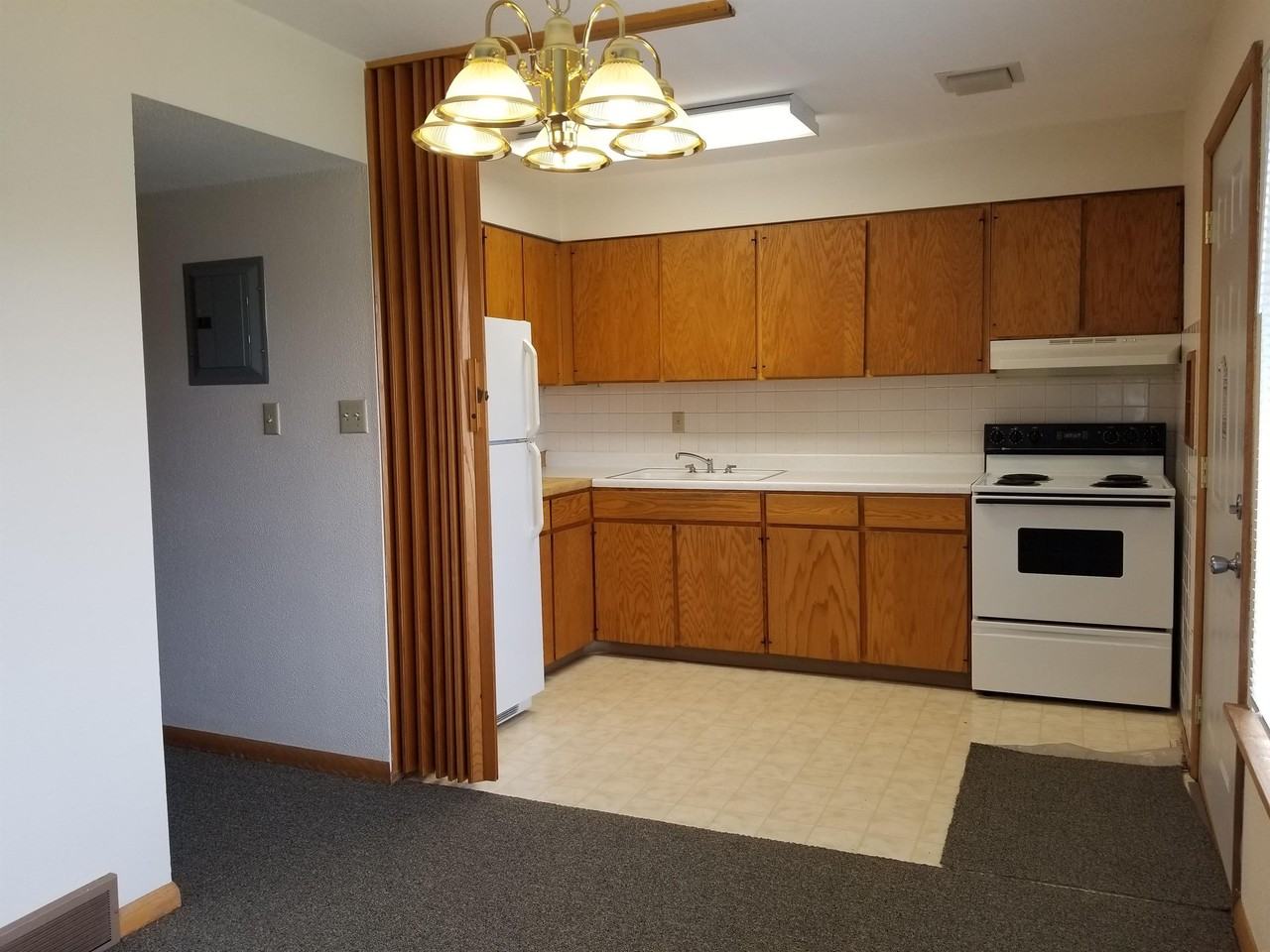 435 West Grand Avenue - Photo 2 of 8