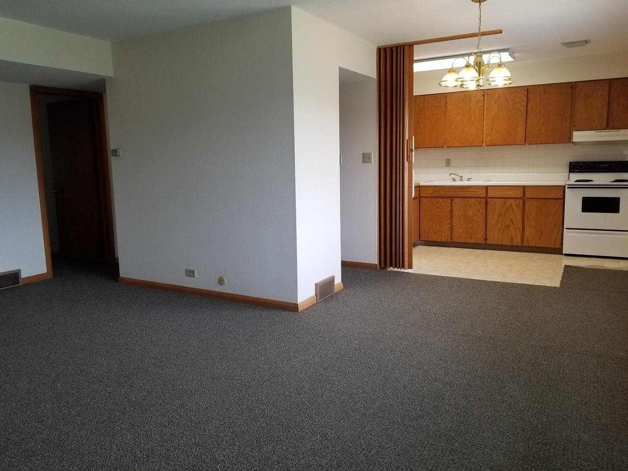 435 West Grand Avenue - Photo 3 of 8