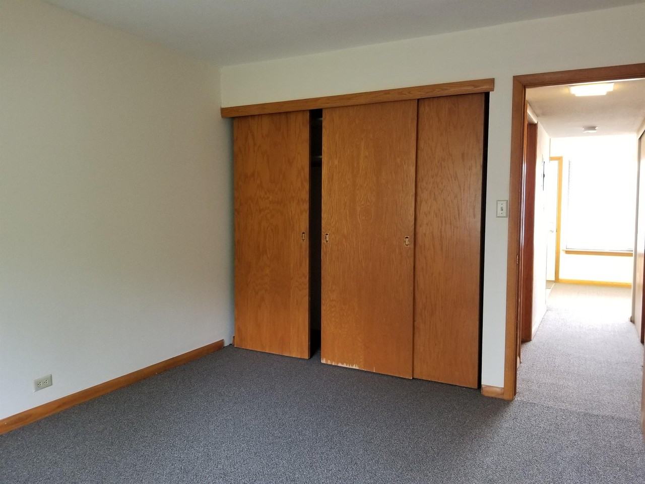 435 West Grand Avenue - Photo 7 of 8