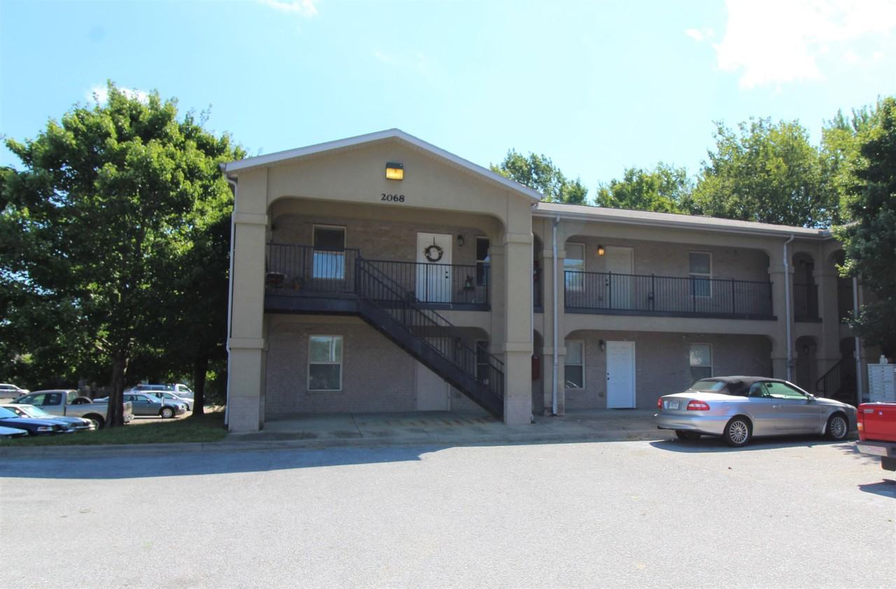 2060 N Leverett Avenue - Photo 2 of 34