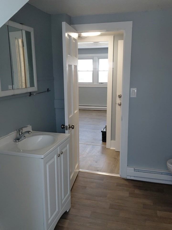 198-200 Crescent St - Photo 2 of 8