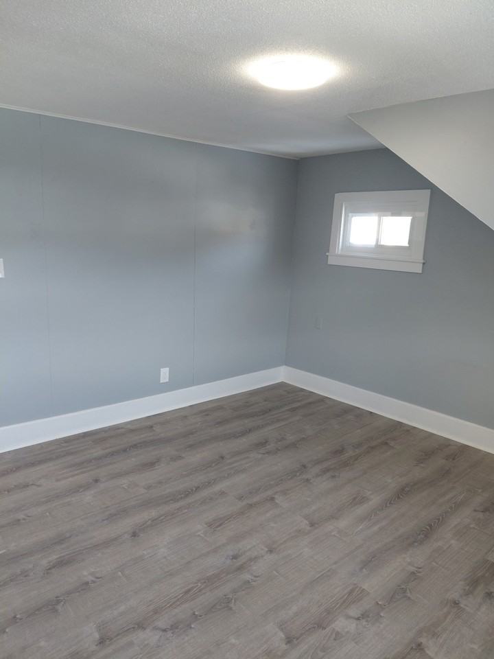 198-200 Crescent St - Photo 4 of 8