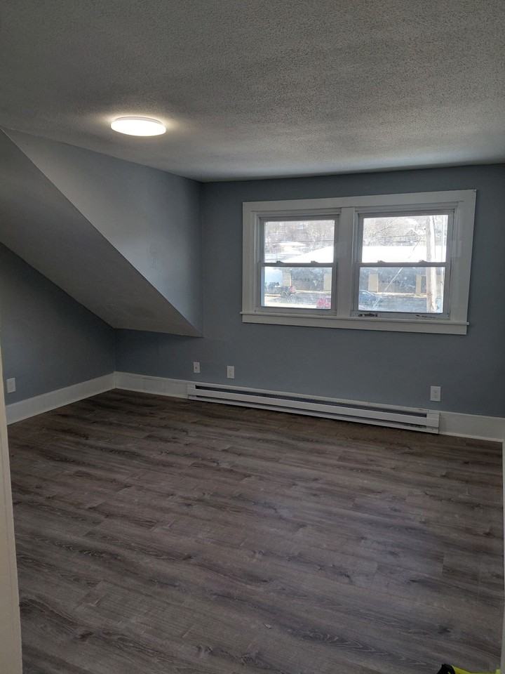 198-200 Crescent St - Photo 5 of 8