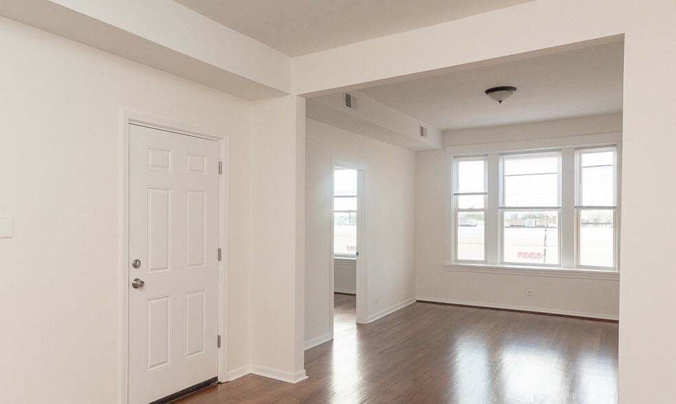 3935 West Fullerton Avenue - Photo 3 of 14