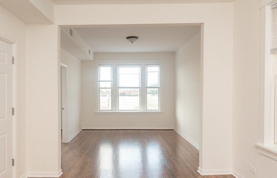 3935 West Fullerton Avenue - Photo 4 of 14