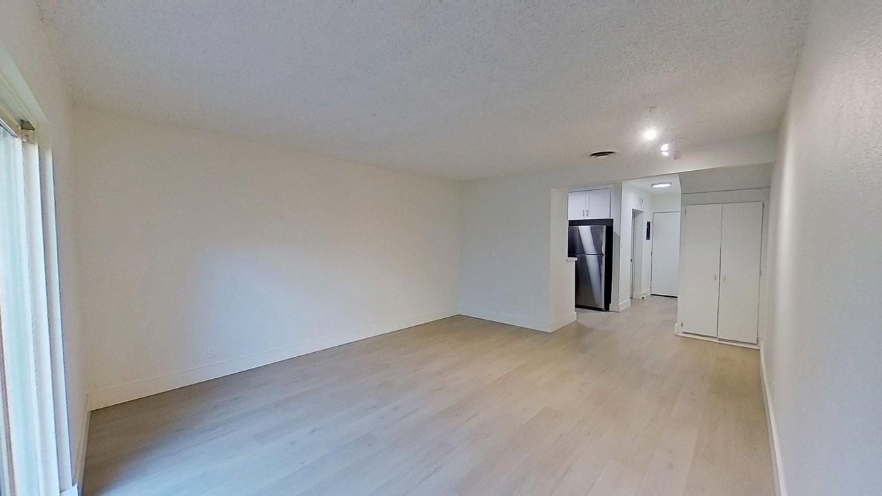 443 W Valencia Dr - Photo 2 of 5