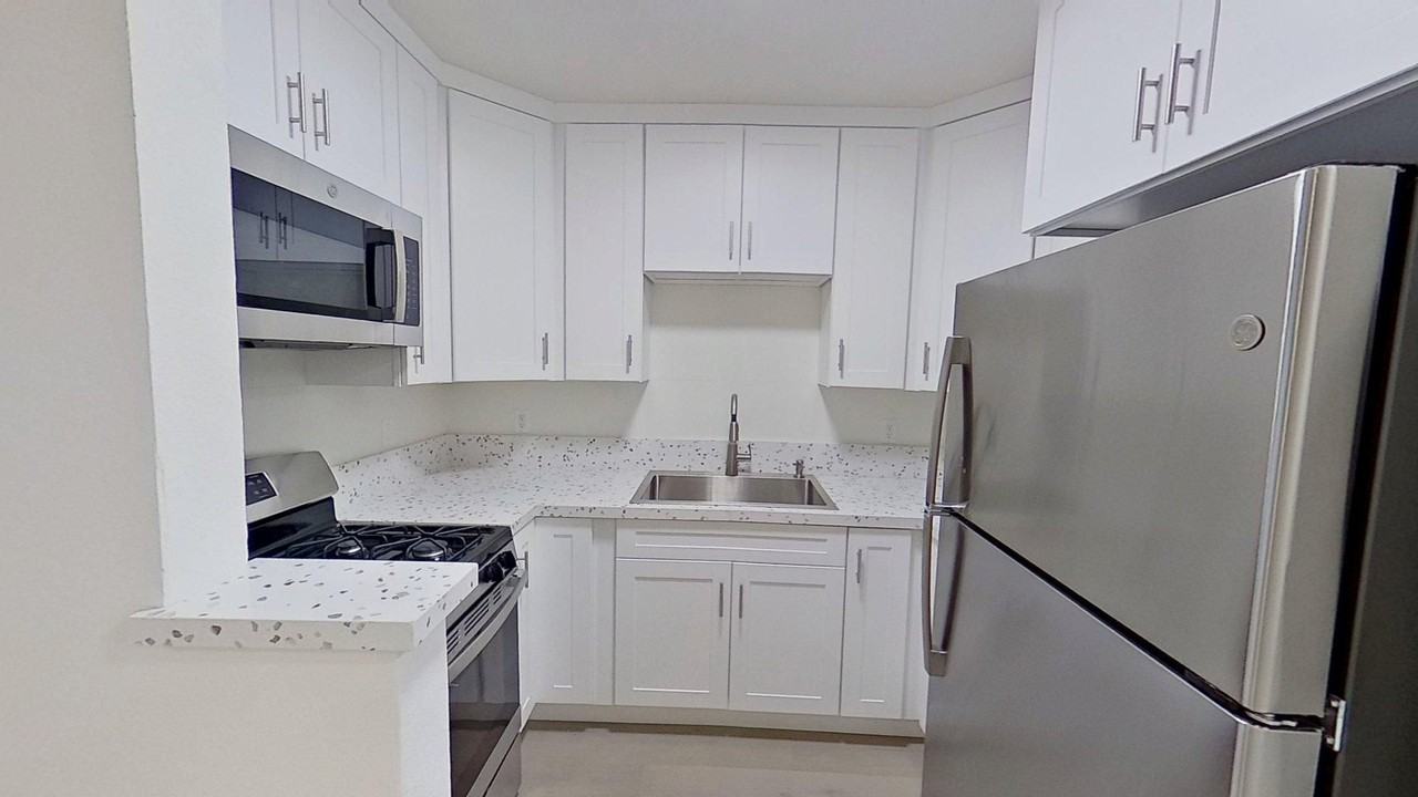 443 W Valencia Dr - Photo 4 of 5