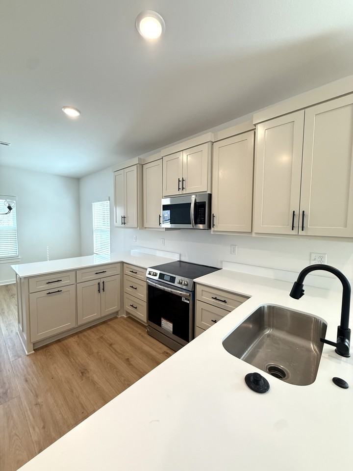 1516 W Sligo St #1 - Photo 3 of 12