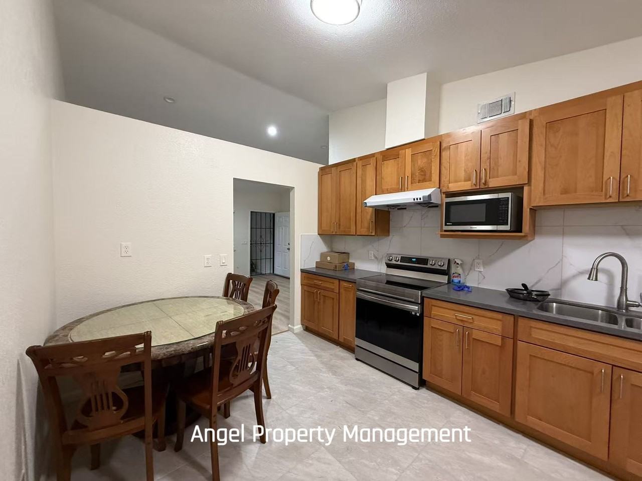 5904 Stallon Way - Photo 5 of 10