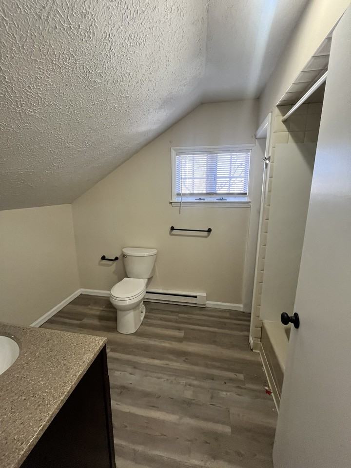 222 College Street Apt 2 - Photo 4 of 7