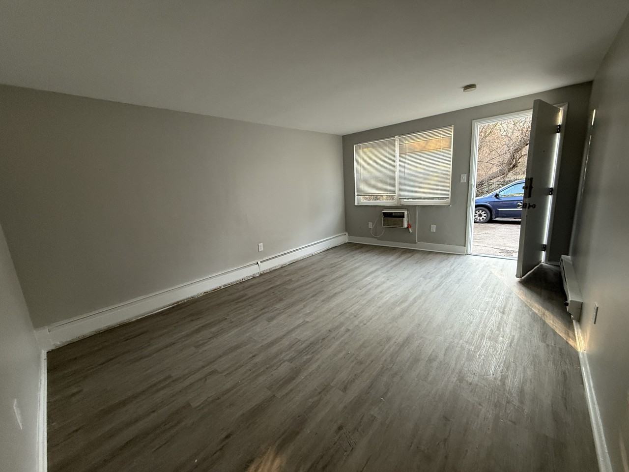 833 Seton Ave #4 - Photo 3 of 10