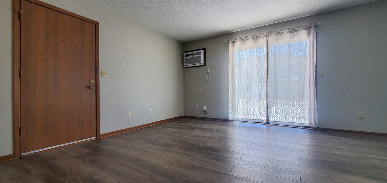 408-412 3rd Ave SW - Photo 2 of 10