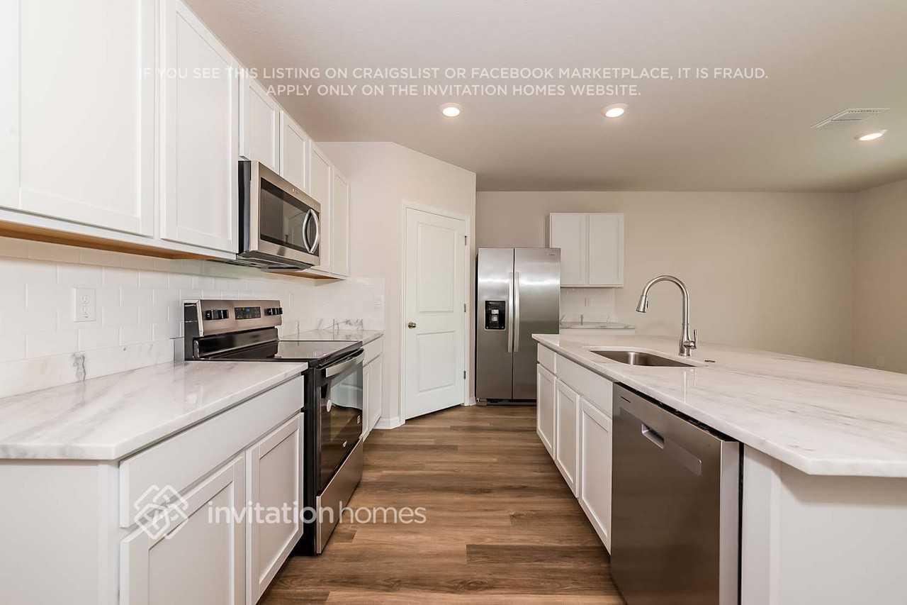 7957 Majestic Palms Ct - Photo 6 of 19