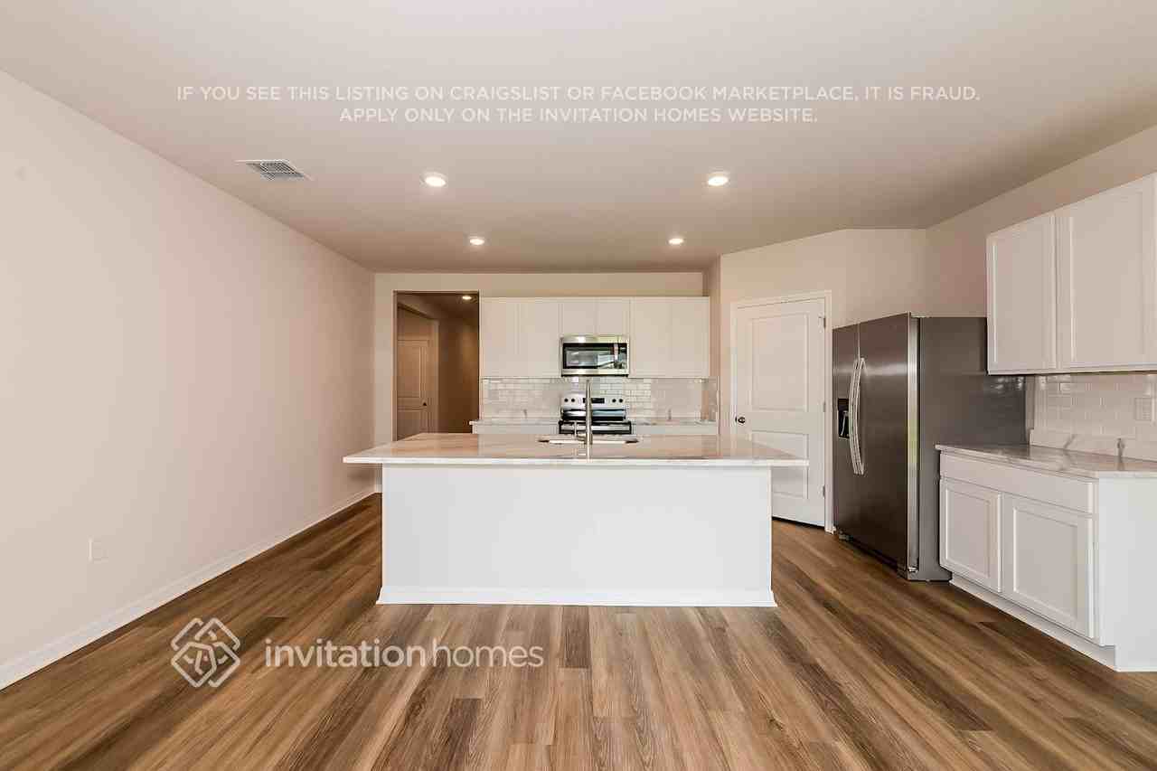 7957 Majestic Palms Ct - Photo 7 of 19