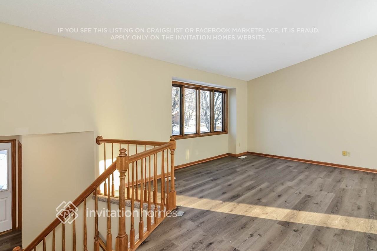 3746 Hamlet Ave N - Photo 6 of 18