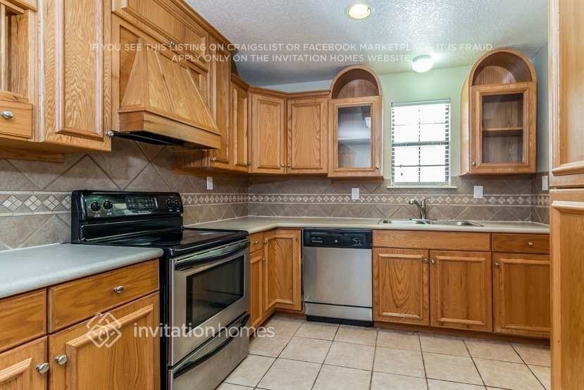 10482 Twin Circles Dr - Photo 7 of 15