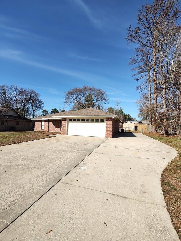 132 Greenleaf Dr #1 - Photo 2 of 20