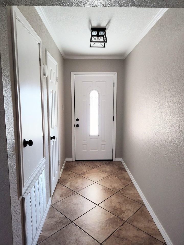 132 Greenleaf Dr #1 - Photo 4 of 20