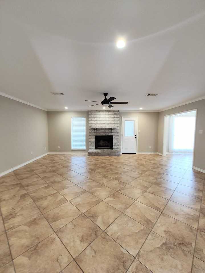 132 Greenleaf Dr #1 - Photo 5 of 20