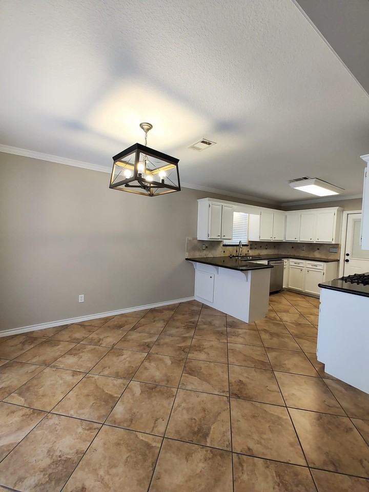 132 Greenleaf Dr #1 - Photo 6 of 20