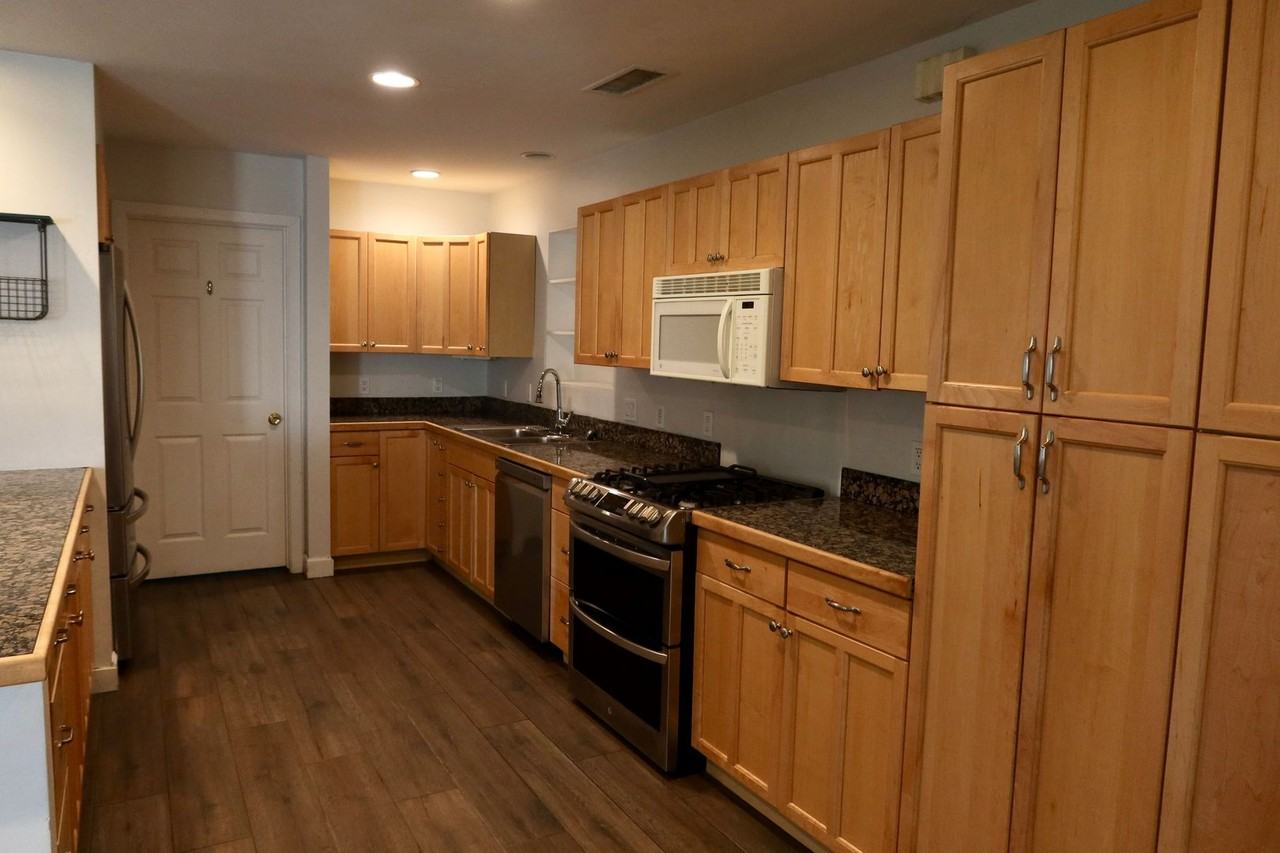 7713 N 17th Ave - Photo 3 of 25