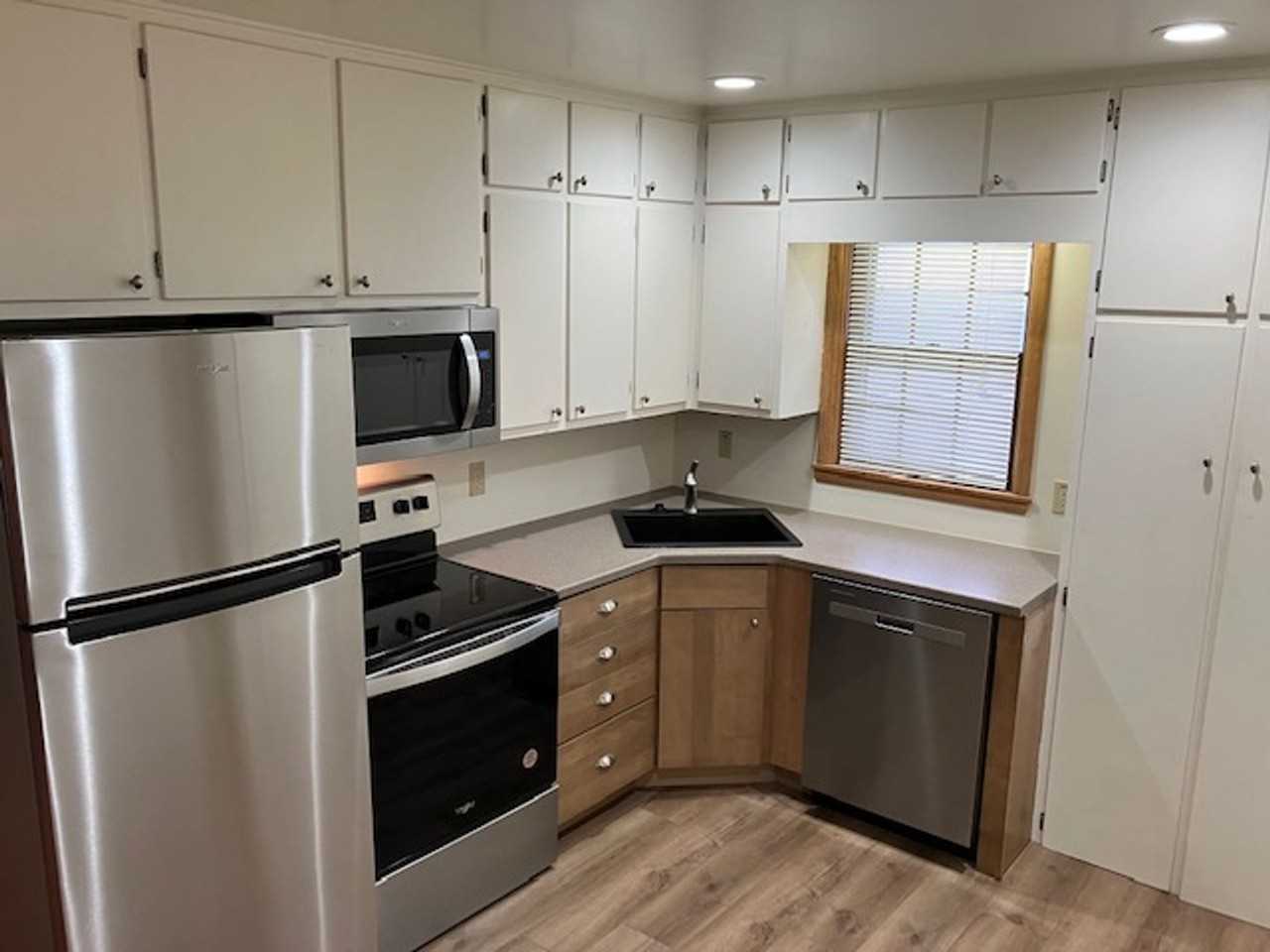 2318 Clark Ave - Photo 4 of 16