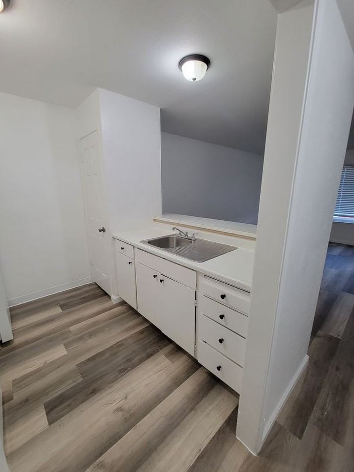 307 Colusa St #D - Photo 6 of 12