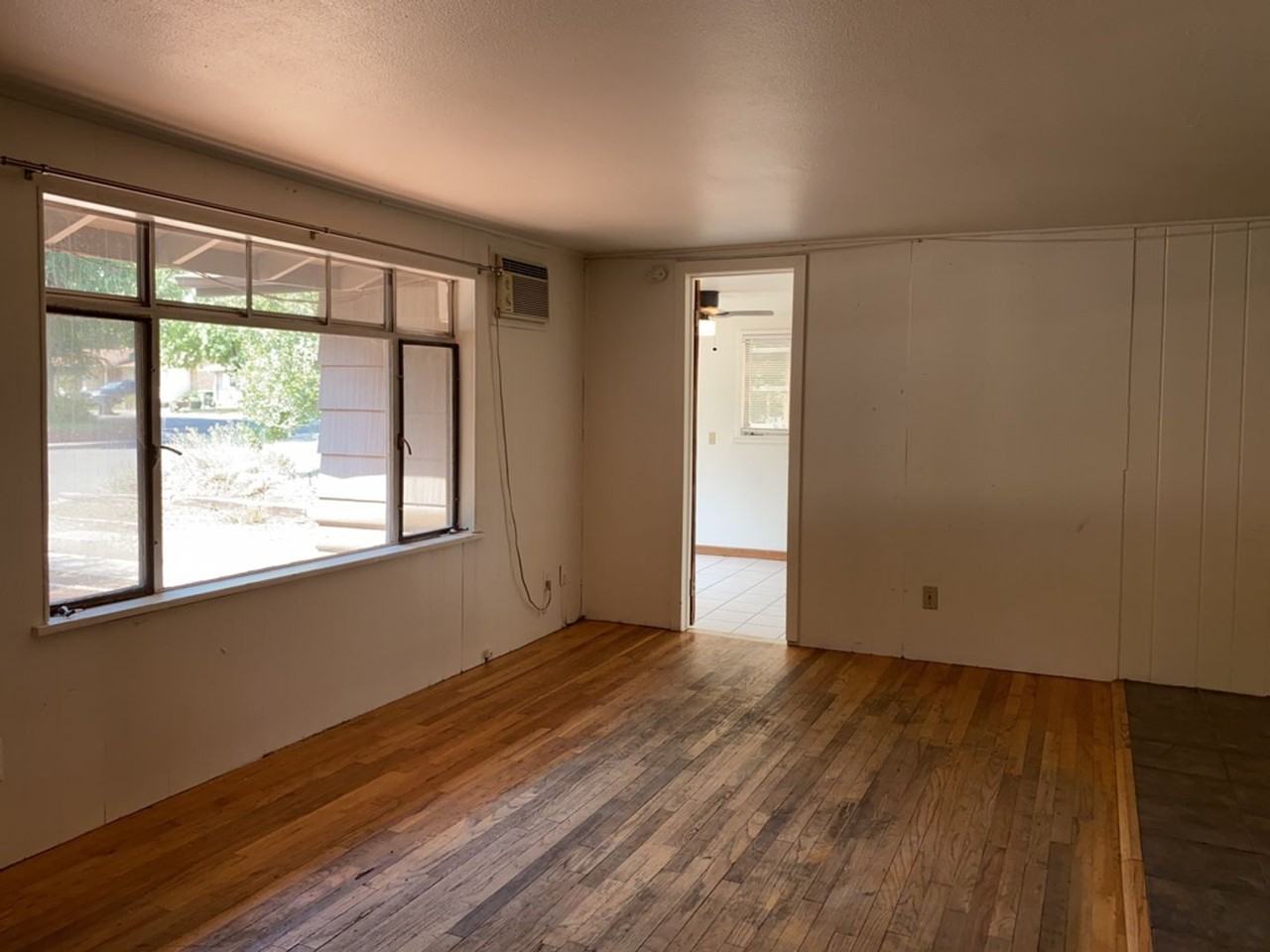 1140 W Myrtle St - Photo 3 of 25